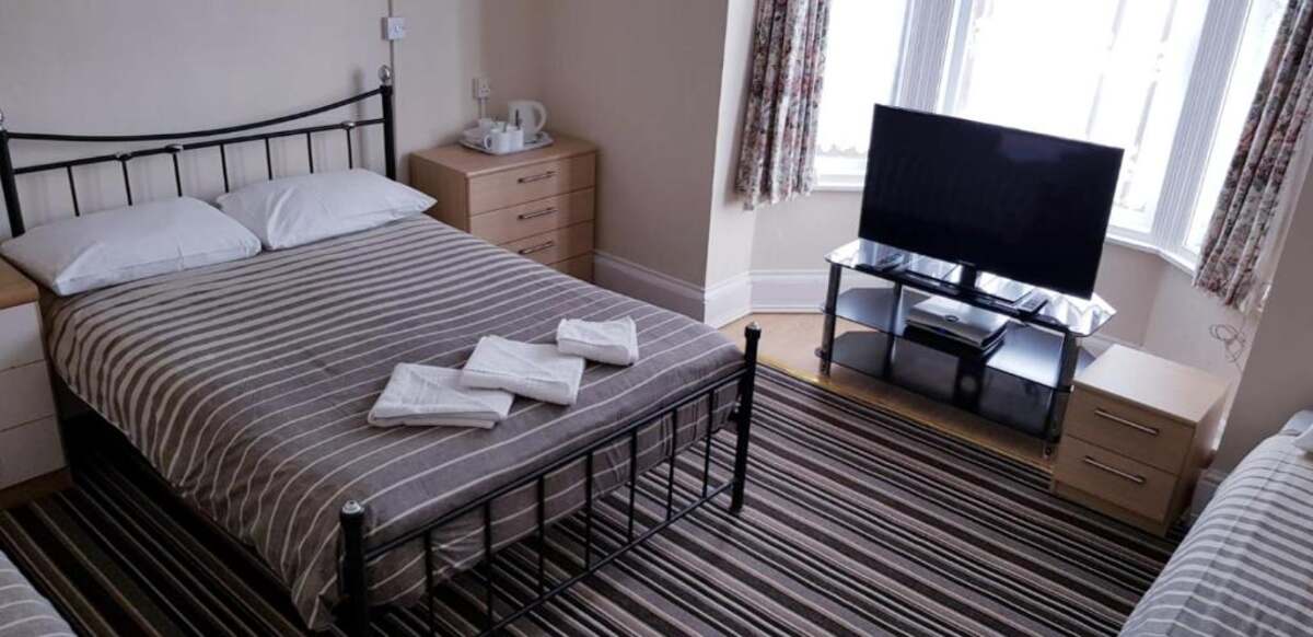 Guest room at Malvern Hotel, Sandown (3)